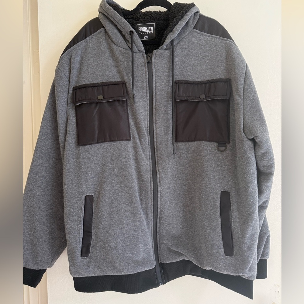 Brooklyn Men's Gray and Black Sweater